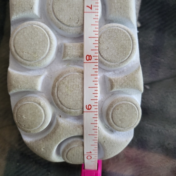 Off brand slip in shoe - Picture 3 of 6